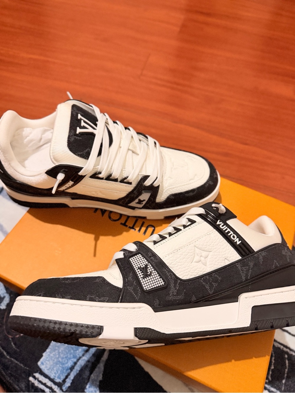 Louis Vuitton Men’s Black & White Low-Top Sneakers